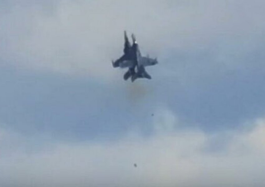VIDEO/ Dramë në shfaqjen ajrore amerikane: Dy aeroplanë ushtarakë përplasen dhe shpërthejnë