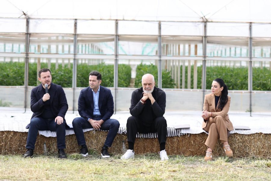'Bujqësia po vdes!'/ Fermerët falimentojnë, fshati zbrazet, qeveria shet propagandë në ekran