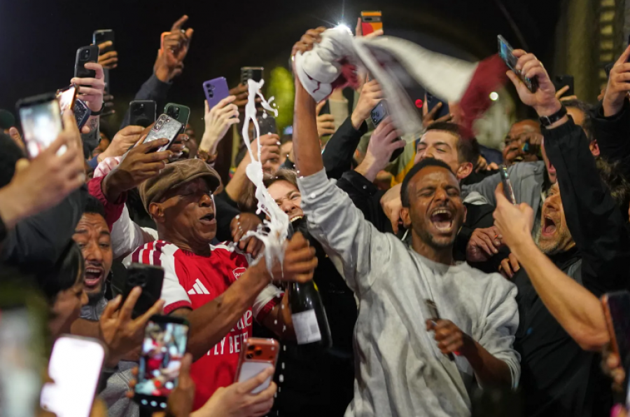 ‘Dola për qumësht, por festova me Champagne me Ian Wright’, rrëfimi unik i tifozit të Arsenalit