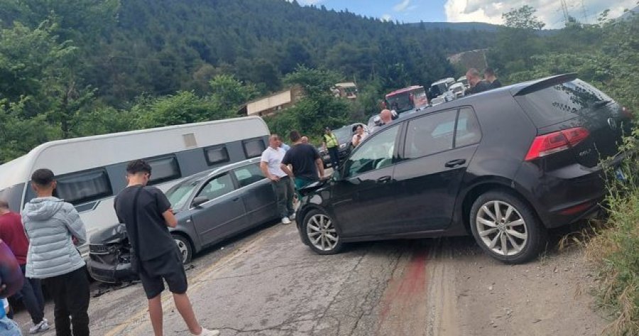 Aksident në aksin Elbasan- Përrenjas, lëndohen dy persona