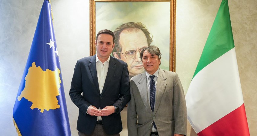 Ambasadori italian i shkon Abdixhikut në zyre, LDK tregon çka biseduan