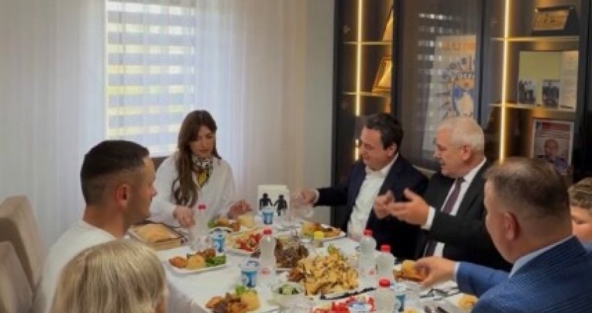 Kurti shkon te familja e heroit Afrim Bunjaku për drekën e Bajramit