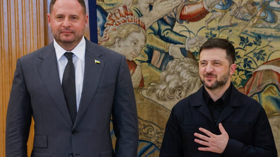 Korrupsioni në Ukrainë/ Krahu i djathtë i Zelenskyt emërimet i bënte pasi pyeste një fallxhore