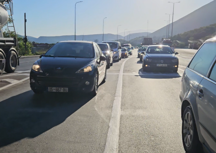    Nis invazioni veror i pushuesve, mbi 26 mijë hyrje nga Kosova drejt Shqipërisë